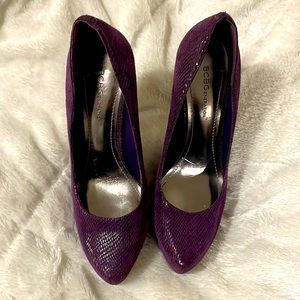 BCBG size 8 Purple Snake Heels